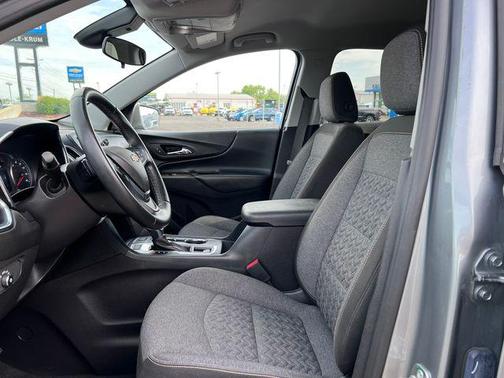 Sterling Gray Metallic 2024 Chevrolet Equinox 1LT