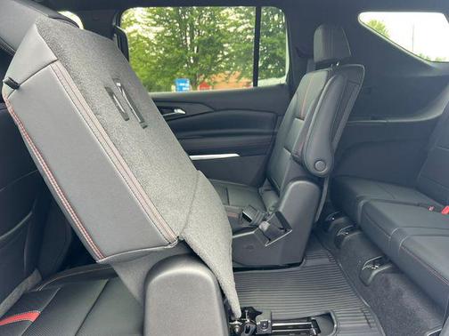 Polar White Tricoat 2026 Chevrolet Traverse RS