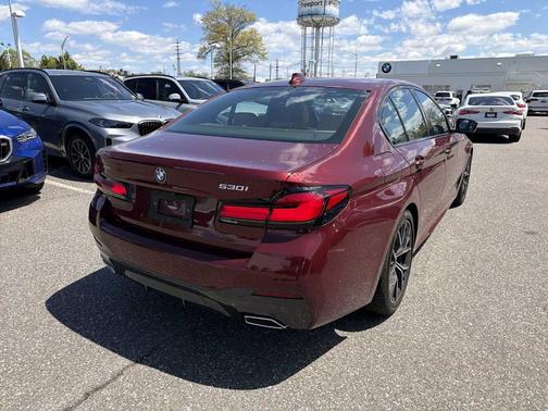Aventurin Red Metallic 2023 BMW 530 i xDrive