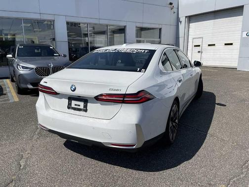 2025 BMW 530 i xDrive