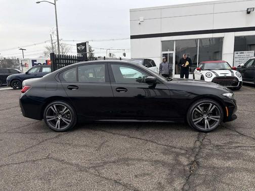 2023 BMW 330 i xDrive