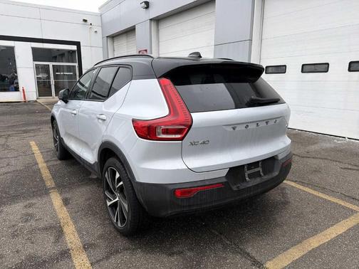 2021 Volvo XC40 T5 R-Design