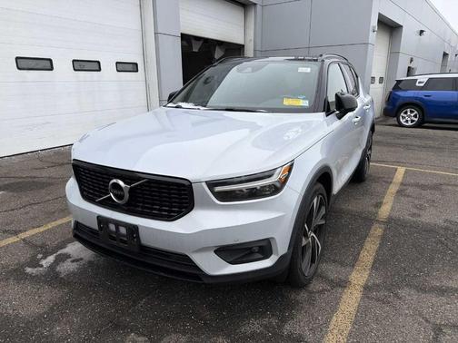 2021 Volvo XC40 T5 R-Design