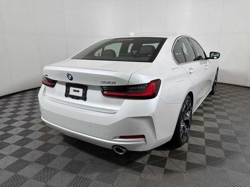 Mineral White Metallic 2025 BMW 330 i xDrive