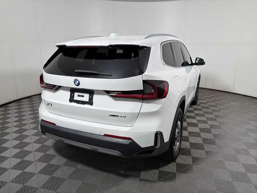 Alpine White 2023 BMW X1 xDrive28i