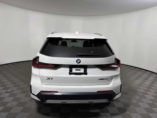 Alpine White 2026 BMW X1 xDrive28i