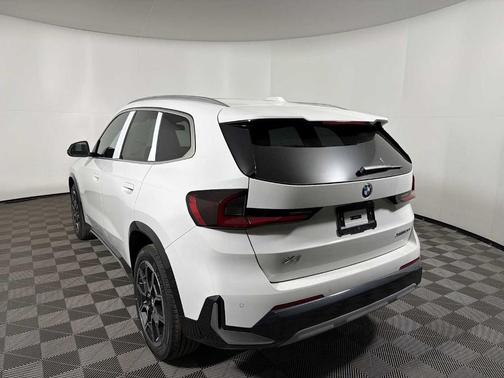 Alpine White 2026 BMW X1 xDrive28i