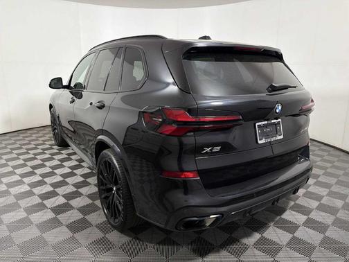 Black Sapphire Metallic 2024 BMW X5 xDrive40i