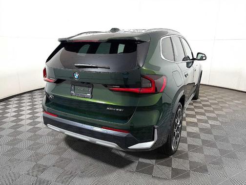 San Remo Green Metallic 2025 BMW X1 xDrive28i