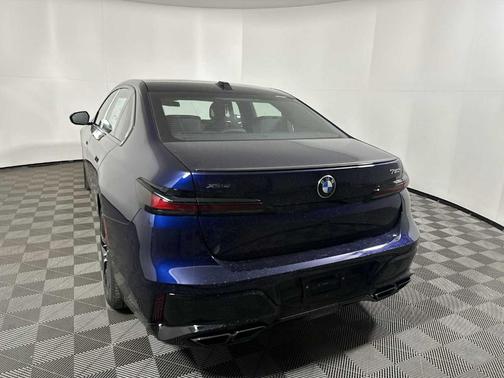 2026 BMW 760 760i xDrive