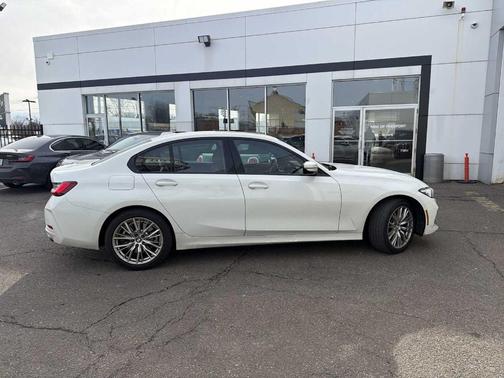 2023 BMW 330 i xDrive
