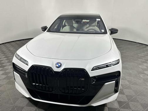 2025 BMW i7 M70