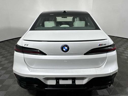 2025 BMW i7 M70
