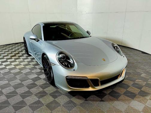 2018 Porsche 911 Carrera 4 GTS