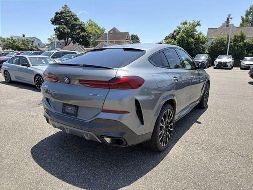 Gray Metallic 2024 BMW X6 xDrive40i