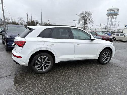 Arkona White 2024 Audi Q5 45 S line quattro Premium