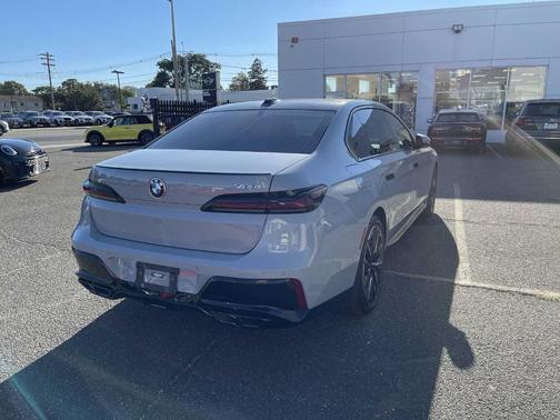 2023 BMW 760 760i xDrive