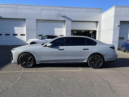 2023 BMW 760 760i xDrive