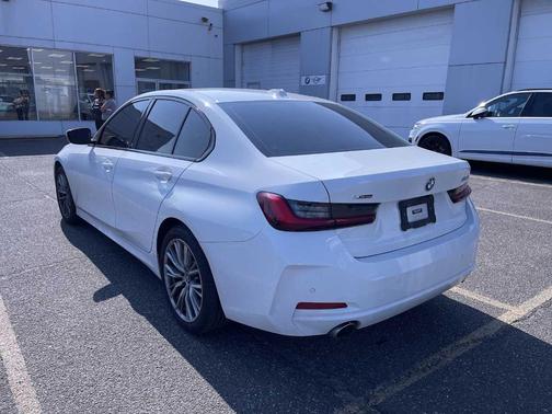 2023 BMW 330 i xDrive
