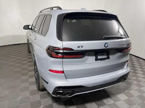 2025 BMW X7 M60i