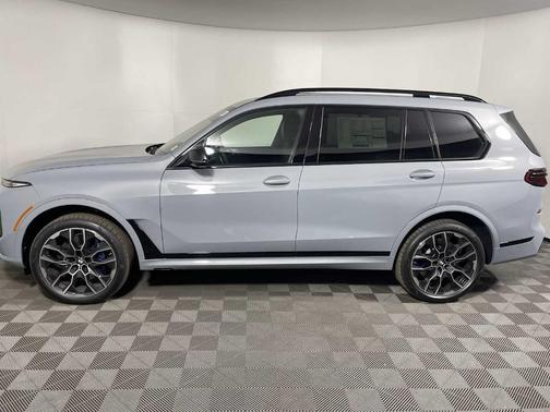 2025 BMW X7 M60i