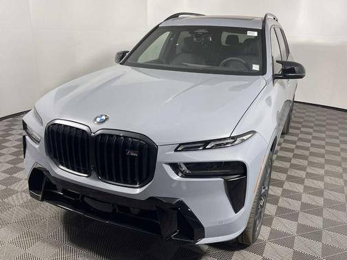 2025 BMW X7 M60i
