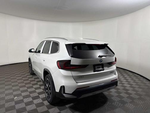 Mineral White Metallic 2026 BMW X1 xDrive28i