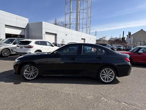 2023 BMW 330 i xDrive