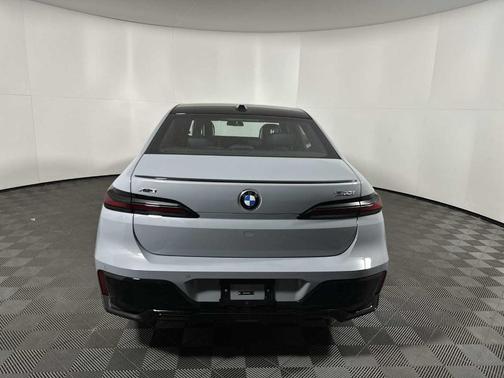 2026 BMW 740 i xDrive