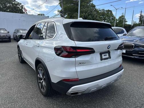 Mineral White Metallic 2024 BMW X5 xDrive40i