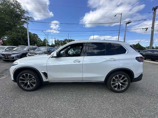 Mineral White Metallic 2024 BMW X5 xDrive40i