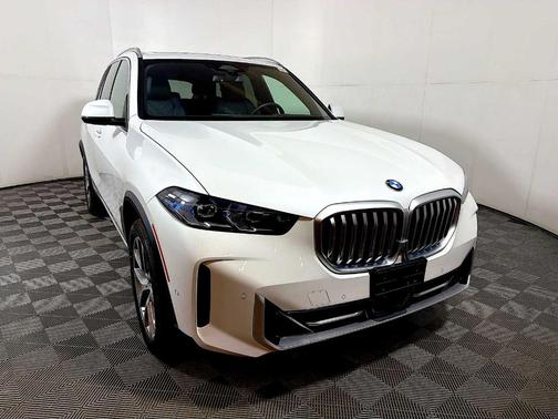 Mineral White Metallic 2024 BMW X5 xDrive40i