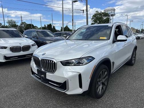 Mineral White Metallic 2024 BMW X5 xDrive40i