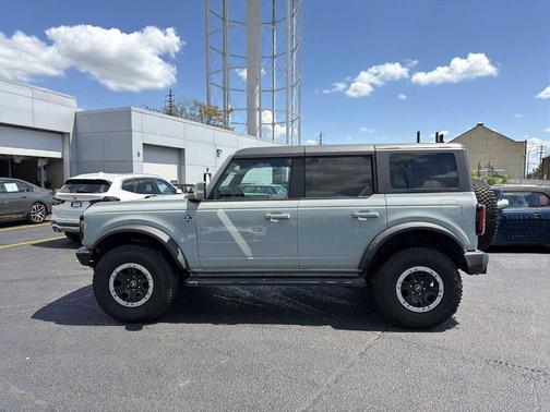 Cactus Green / Gray 2022 Ford Bronco Outer Banks