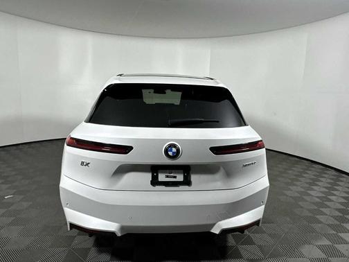 2026 BMW iX xDrive60