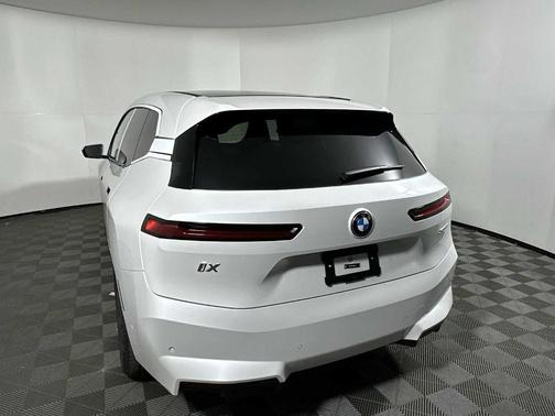 2026 BMW iX xDrive60