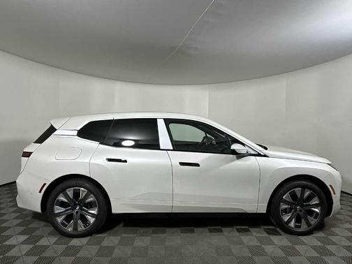 2026 BMW iX xDrive60