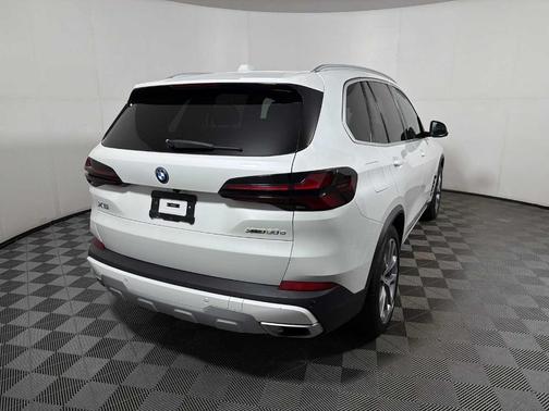 Mineral White Metallic 2024 BMW X5 PHEV xDrive50e