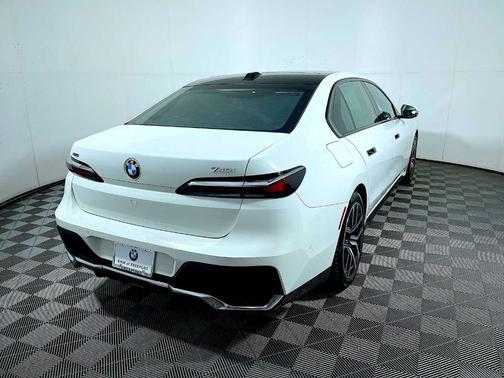 2025 BMW 740 i xDrive