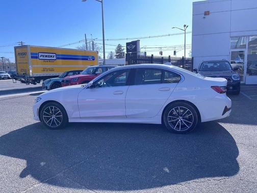 2022 BMW 330 i xDrive