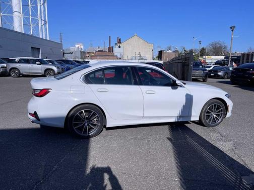 2022 BMW 330 i xDrive