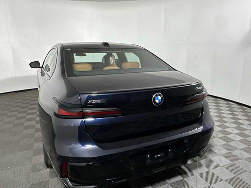 2026 BMW 740 i xDrive