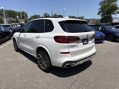 Mineral White Metallic 2023 BMW X5 xDrive40i