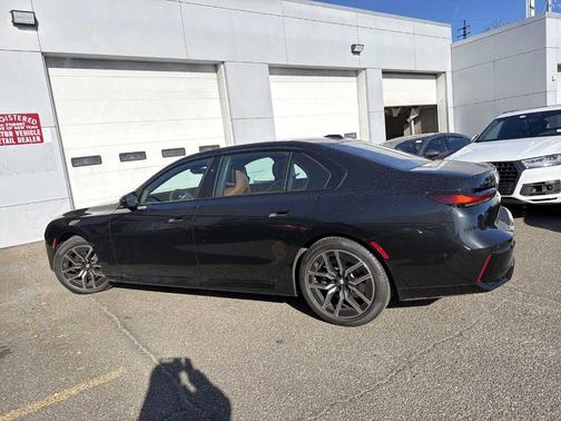 2025 BMW 740 i xDrive