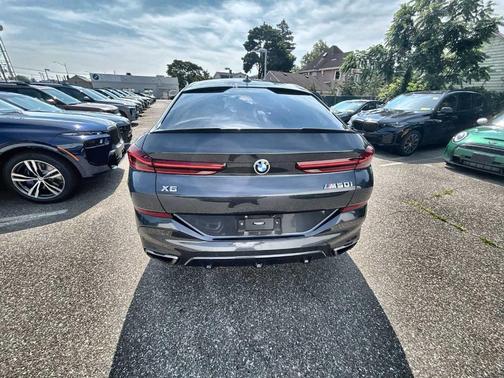 2022 BMW X6 M50i