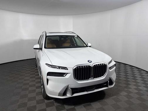 Alpine White 2026 BMW X7 xDrive40i