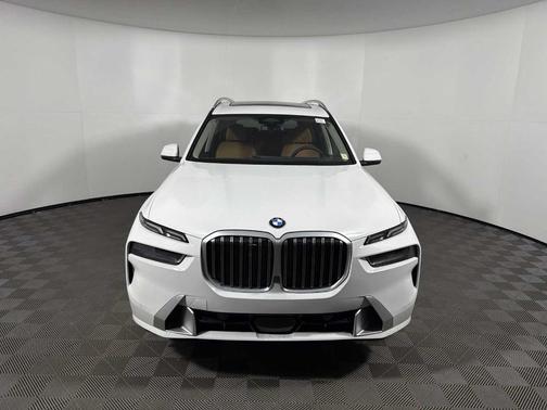 Alpine White 2026 BMW X7 xDrive40i