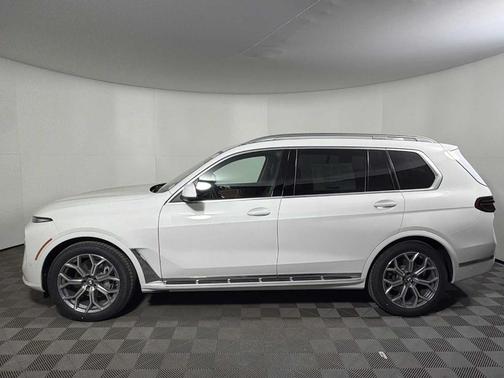 Alpine White 2026 BMW X7 xDrive40i