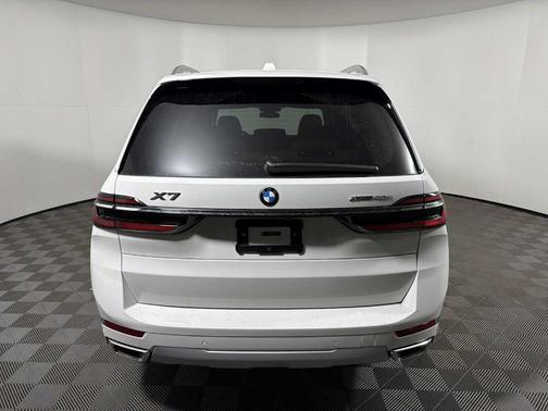 Alpine White 2026 BMW X7 xDrive40i