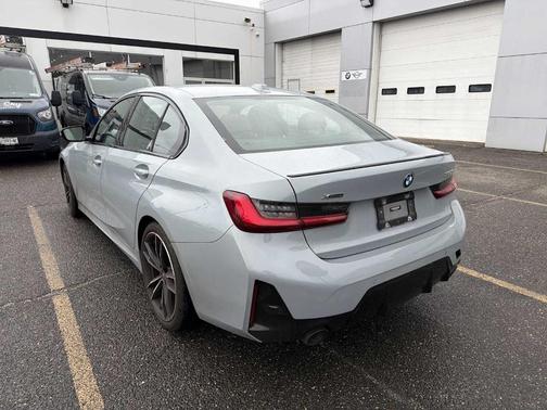 2023 BMW 330 i xDrive